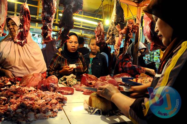  FOTO: BULOG Datangkan 1.000 Ton Daging Sapi