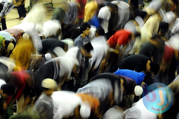  FOTO: Tarawih Pertama di Masjid Raya Provinsi Jabar