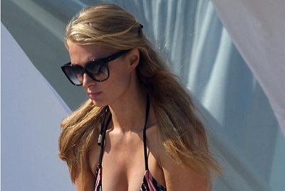  PARIS HILTON Operasi Perbesar Payudara?