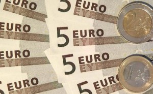  2014, Latvia Gunakan Mata Uang Euro