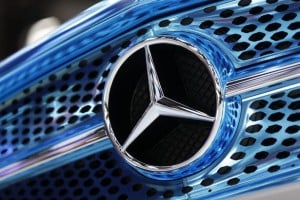  AKSESORIS: Wow, Logo Mercedes Kini Bisa Nyala