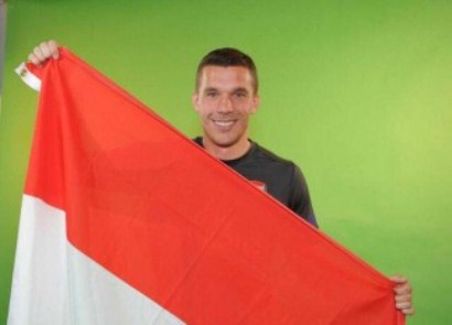  LUKAS PODOLSKI Kibarkan Bendera Merah Putih di Twitter