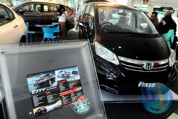  FOTO: Jelang Lebaran, Permintaan Mobil Melonjak 50%