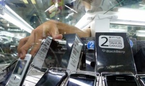  Ratusan BlackBerry Ilegal Asal Singapura Disita