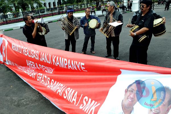  FOTO: Koalisi Pendidikan Jabar Tagih Janji Sekolah Gratis