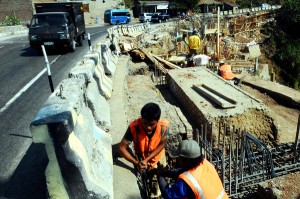  JALUR MUDIK: Perbaikan Jalan Cileunyi-Nagreg Dipercepat