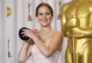  Jennifer Lawrence Tak Mau Simpan Piala Oscar di Rumahnya