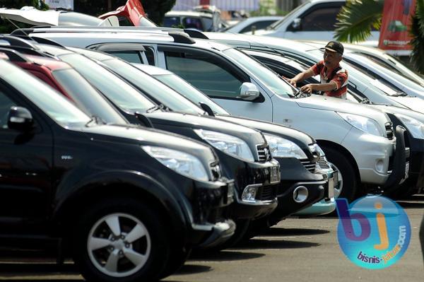  FOTO: Permintaan Kerek Harga Mobil Bekas