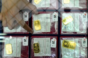  Harga Emas Antam Turun Rp4.000 Per Gram