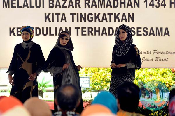  FOTO: Peragaan Busana Muslim di Bazar Ramadan Gedung Sate 