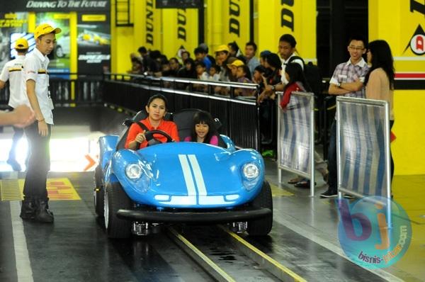  FOTO: Serunya Balapan di Dunlop Trans Car Racing