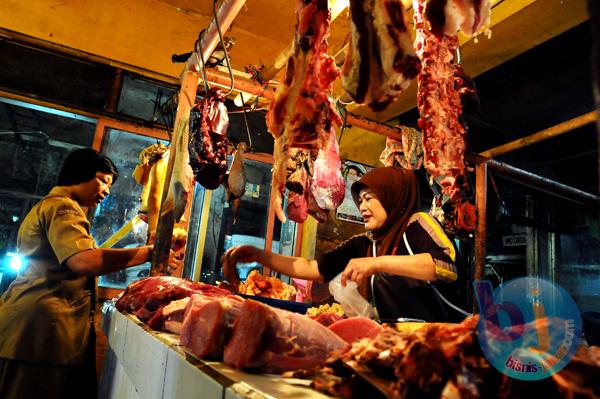  FOTO: Jelang Lebaran, Harga Daging Sapi Lokal Kembali Turun 