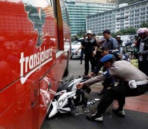  Transjakarta Tabrak Motor Depan Al-Azhar, 1 Tewas