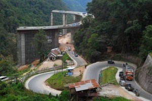  Jembatan Kelok 9 Jadi Panorama Indah Para Pemudik