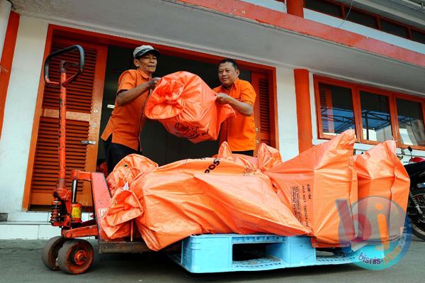  FOTO: Jelang Lebaran, Pengiriman Barang via Pos Meningkat 30%