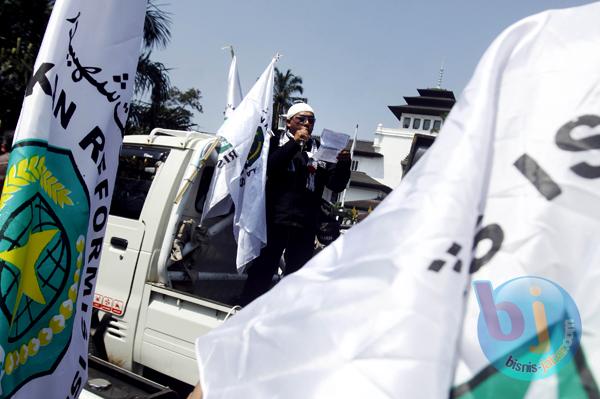  FOTO: Garis Demo di Gedung Sate Tolak Kegiatan Miss World 