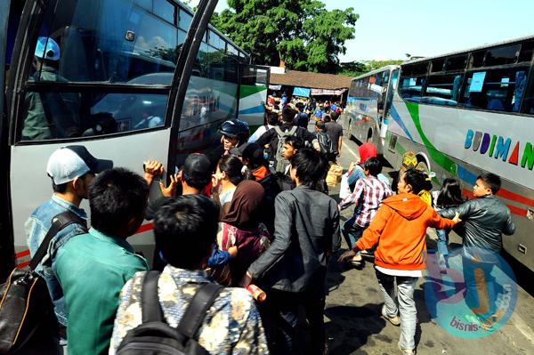  FOTO: 2 Hari, 11.000 Pemudik Tinggalkan Terminal Cicaheum