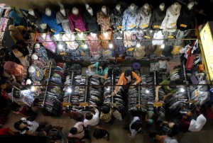  Sebagian Toko Sudah Tutup di Pasar Baru