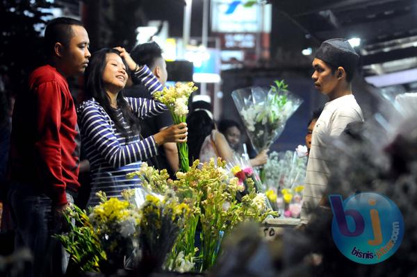  FOTO: Jelang Lebaran, Bunga Sedap Malam Diserbu Pembeli