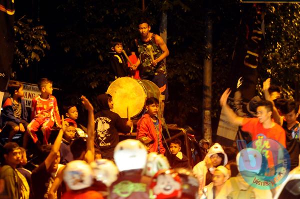  FOTO: Meski Dilarang, Warga Tetap Konvoi Takbiran di Jalanan Kota Bandung