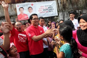  Wali Kota Bandung Terpilih Ridwan Kamil Salami Warga