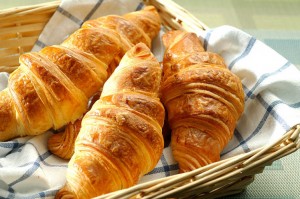  Roti Croissant Ternyata Makanan Haram di Negara Ini!