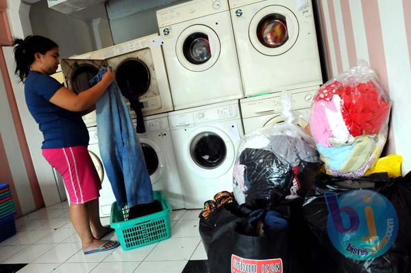  FOTO: Libur Lebaran, Omzet Jasa Laundry Kiloan Meroket