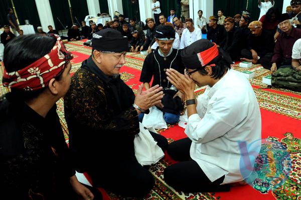  FOTO: Deddy Mizwar Halal Bihalal dengan Tokoh Adat Sunda di Gedung Sate