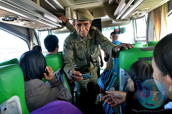  FOTO: Menertibkan Para Pendatang, Disdukcapil Gelar Razia Yustisi