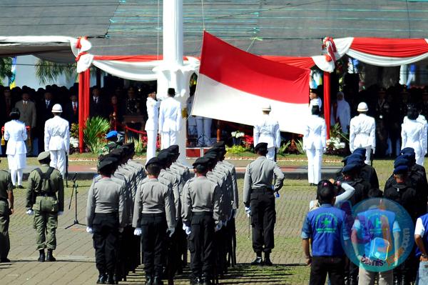  FOTO: Upacara Peringatan HUT RI ke-68 di Gasibu Berlangsung Khidmat