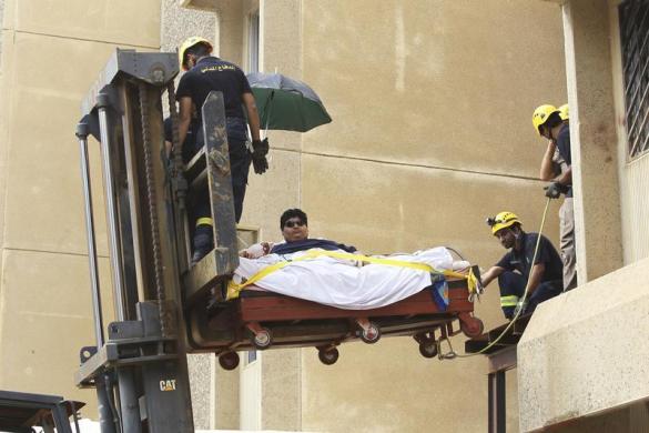  Terlalu Gendut, Remaja 610 Kg Ini Diangkut Pakai Forklift