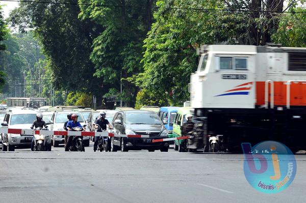  FOTO: Hati-hati, 6.000 Perlintasan Kereta Api Tanpa Palang Pintu