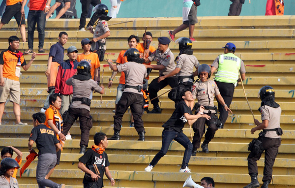  Foto-foto Kericuhan Persib Vs Persija