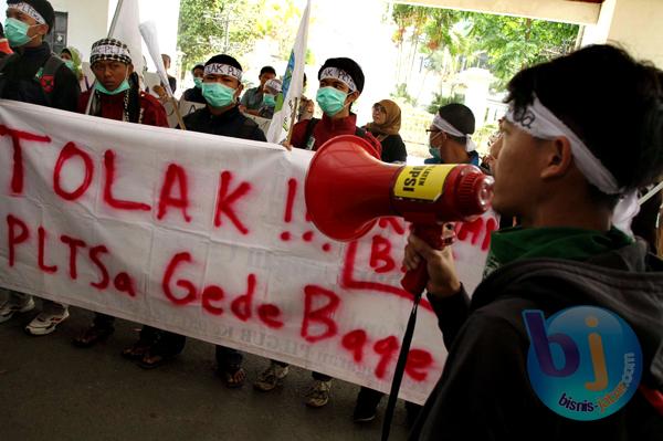  FOTO: Bermasalah, Aktivis Tolak Pembangunan PLTSa Gedebage