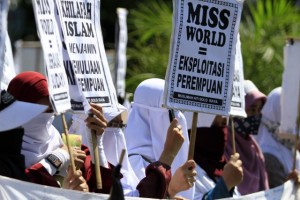  HTI Jabar Demo Tolak Miss World 2013