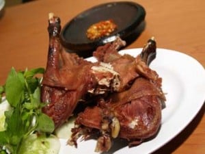  KULINER: Nikmatnya Sambal Korek Bebek Goreng H Slamet di Cirebon