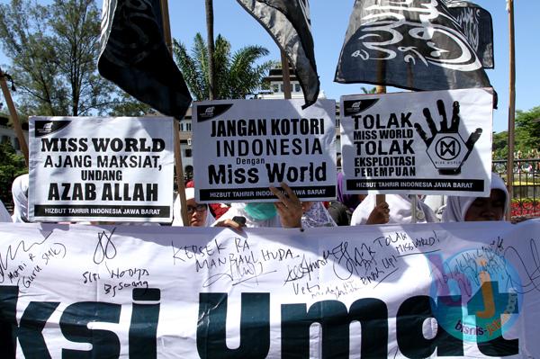  FOTO: Hizbut Tahrir Indonesia Unjuk Rasa Anti Miss World