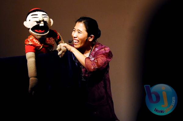  FOTO: Pertunjukan Boneka dari Filipina Ramaikan Festival Wayang Internasional di Unpad