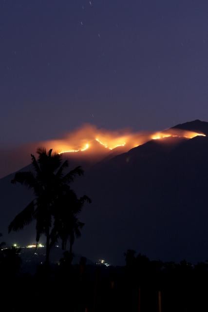  Gunung Sinabung Meletus, Semburkan Abu Vulkanik