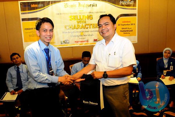  FOTO: Karyawan Bank BJB Ikuti Pelatihan “Selling With Character”