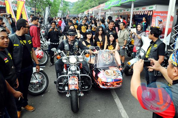  FOTO: Ribuan Pecinta Moge Harley Davidson Serbu Bandung