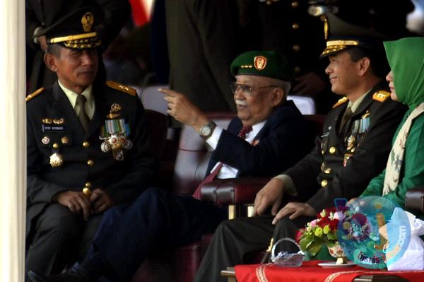  FOTO: Pangdam III Siliwangi Pimpin Upacara HUT TNI ke-68 di Gasibu