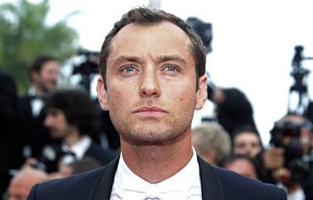  Jude Law Ikut Demo Bareng Greenpeace