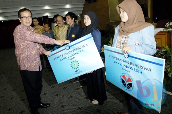  FOTO: Mahasiswa 4 Perguruan Tinggi Bandung Dapat Beasiswa Bank Indonesia