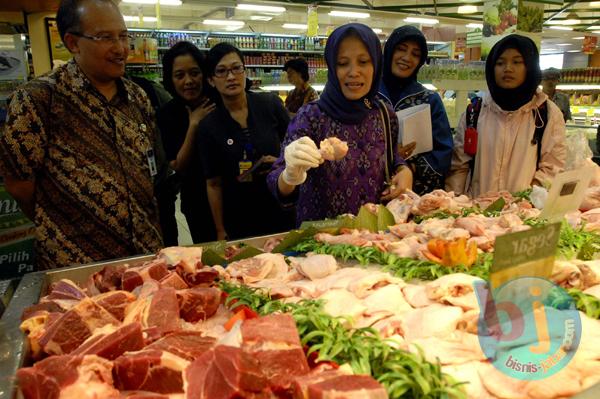  FOTO: Jelang Idul Adha, Petugas Gabungan Sidak Kepokmas di Pasar Modern