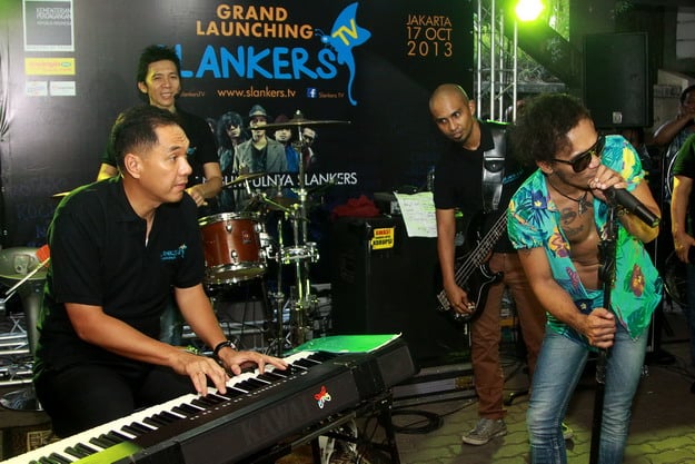  Gita Wirjawan Main Musik Bareng Slank