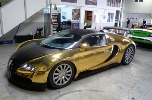  Bugatti Veyron Berlapis Emas Bikin Orang London Melongo