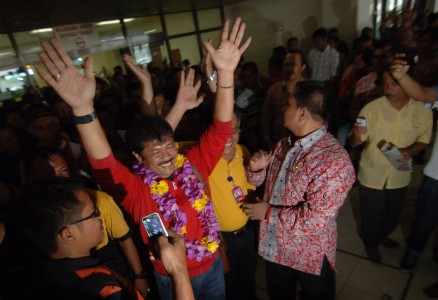  Pulang Kampung, Pelatih Garuda Muda Disambut Meriah