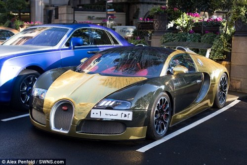  Bugatti Veyron Emas Gemparkan London