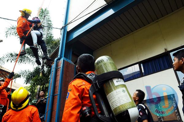  FOTO: Unisba dan Damkar Kota Bandung Gelar Simulasi Kebakaran